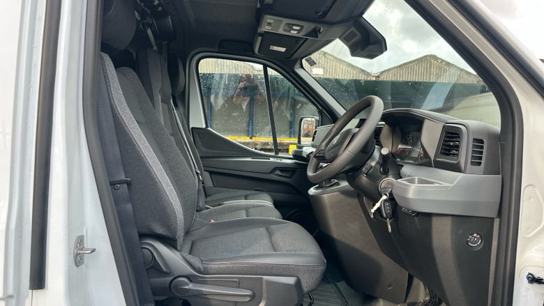 Renault Master Mwb Diesel Fwd MM35 Blue dCi 130 Advance Medium Roof Van